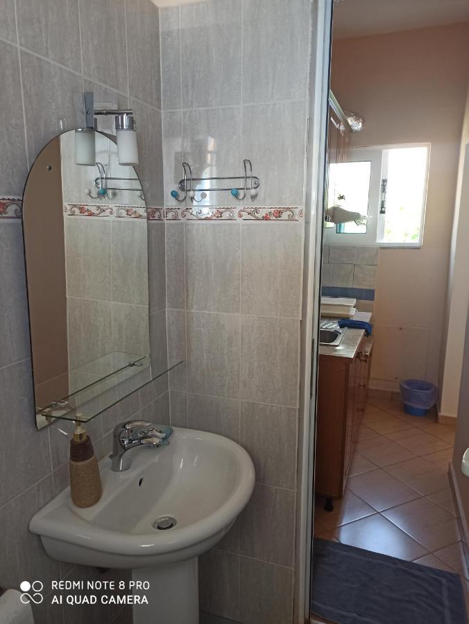Bella Vista Hotel Himare Bagian luar foto