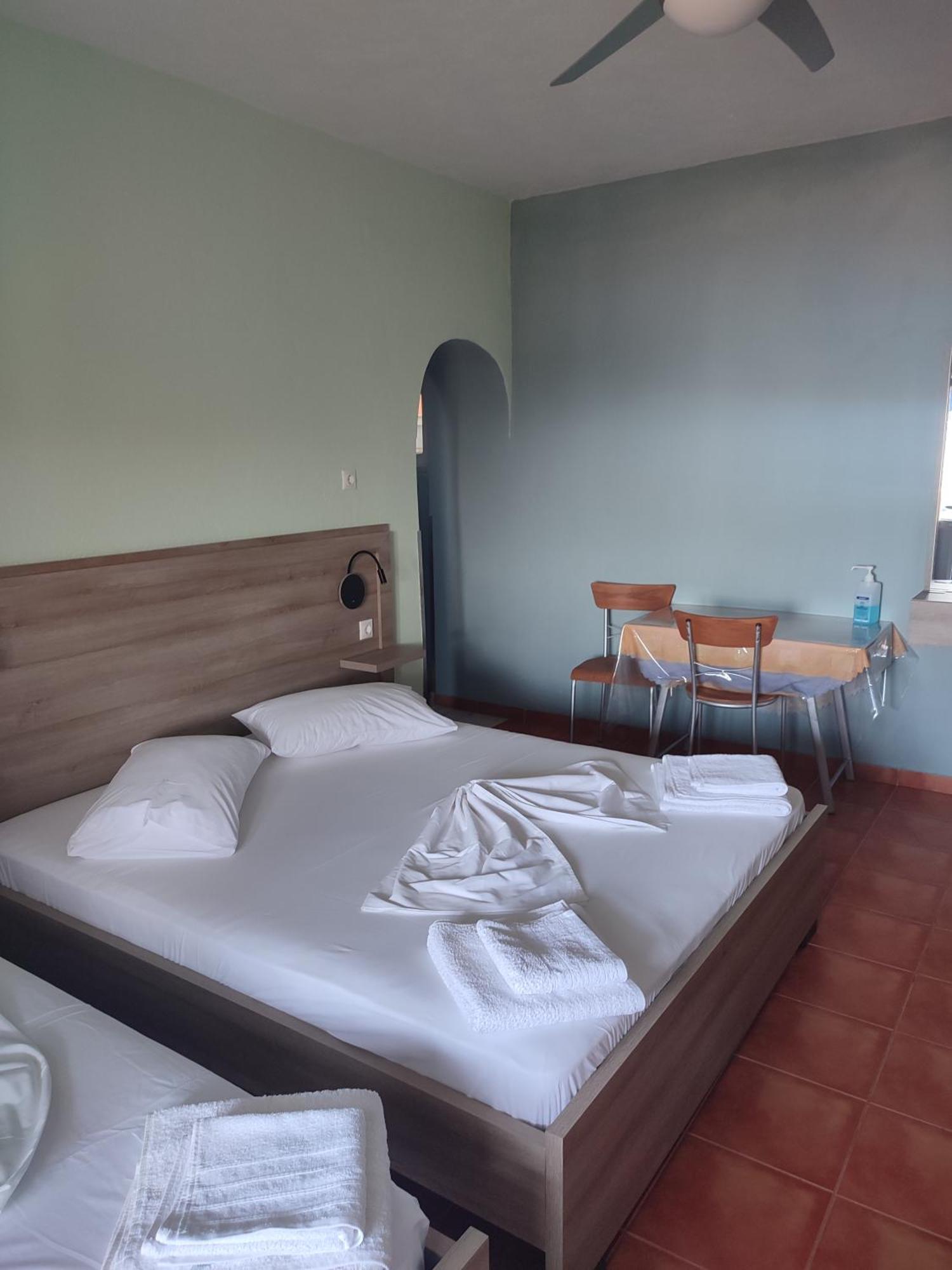 Bella Vista Hotel Himare Bagian luar foto