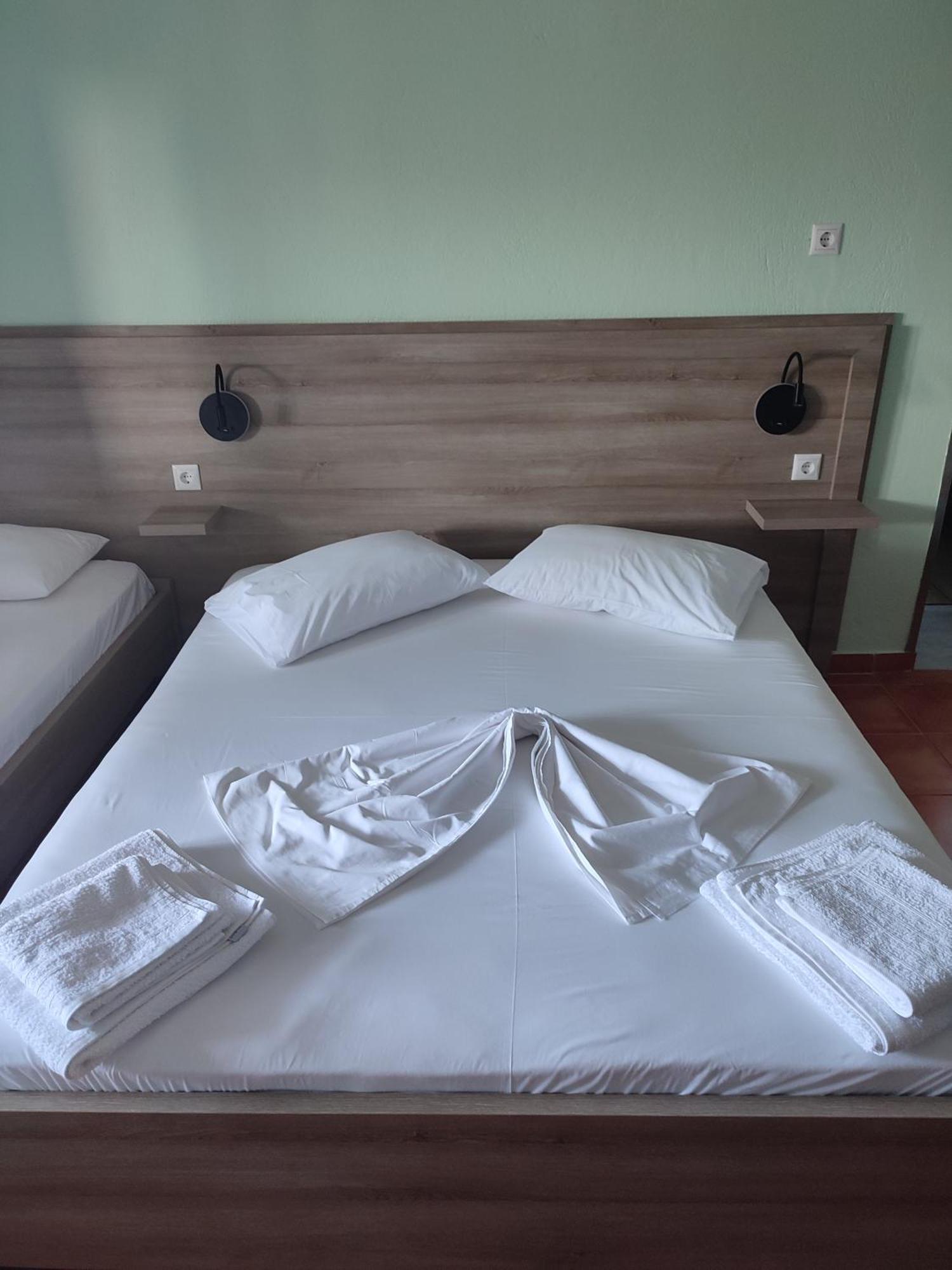 Bella Vista Hotel Himare Bagian luar foto