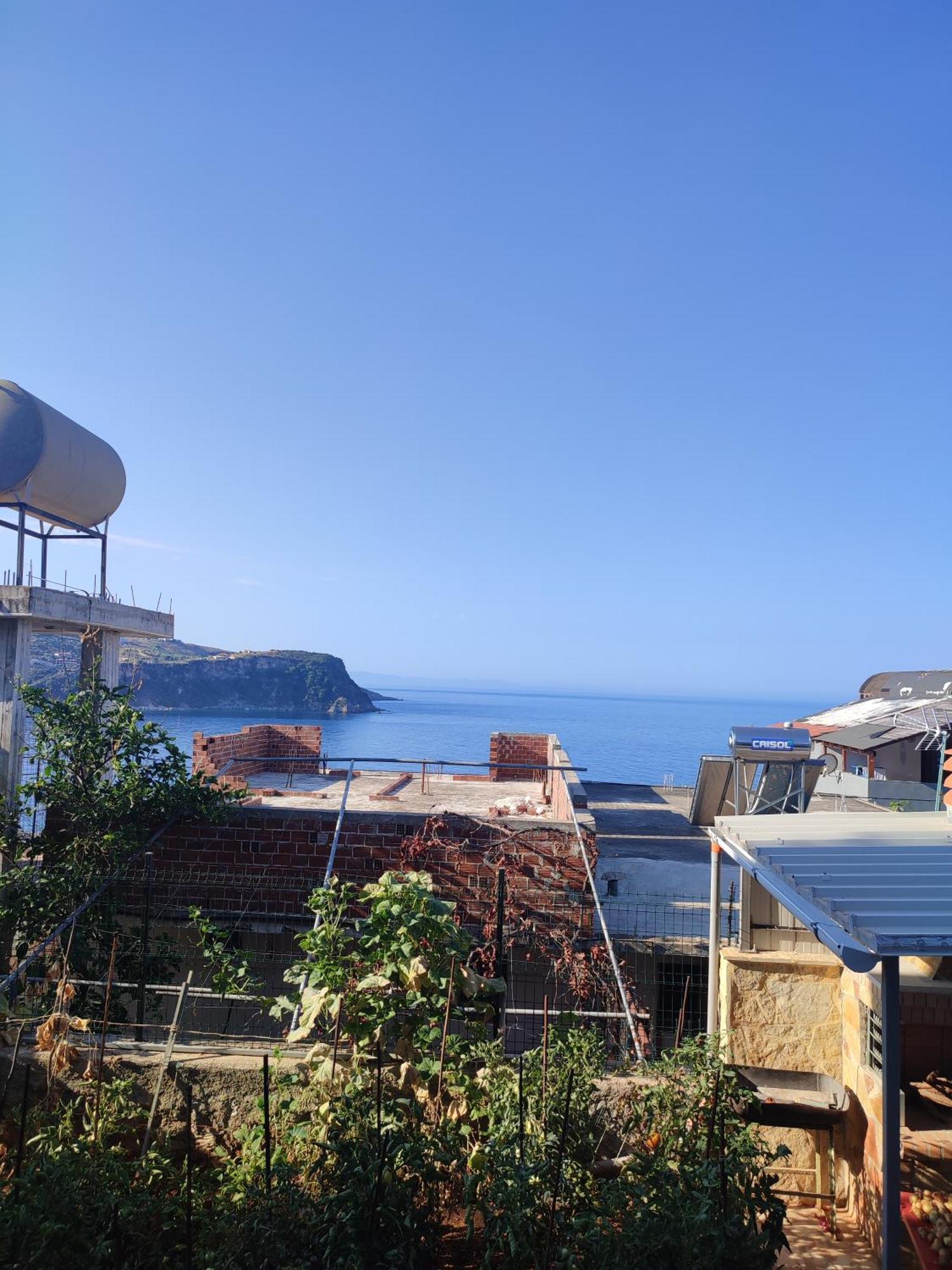 Bella Vista Hotel Himare Bagian luar foto
