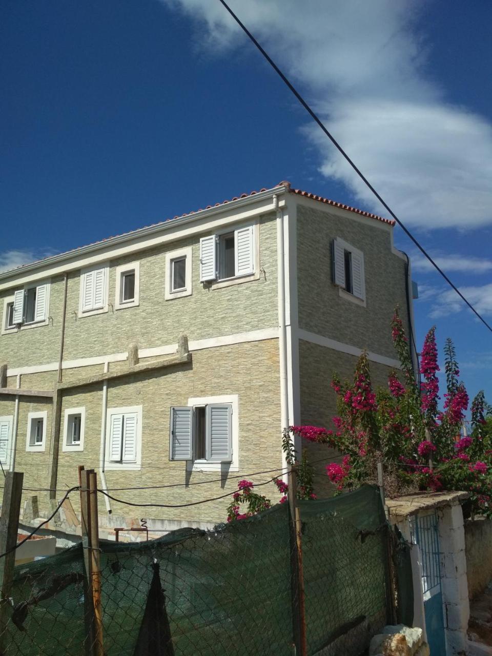 Bella Vista Hotel Himare Bagian luar foto